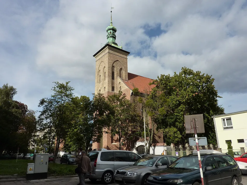 Widok na kościół św. Jakuba od strony ul. Gnilnej