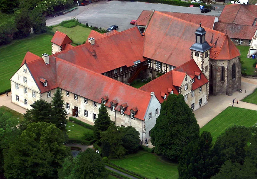 Luftaufnahme des sanierten Klosters Haydau, Hessen, Deutschland