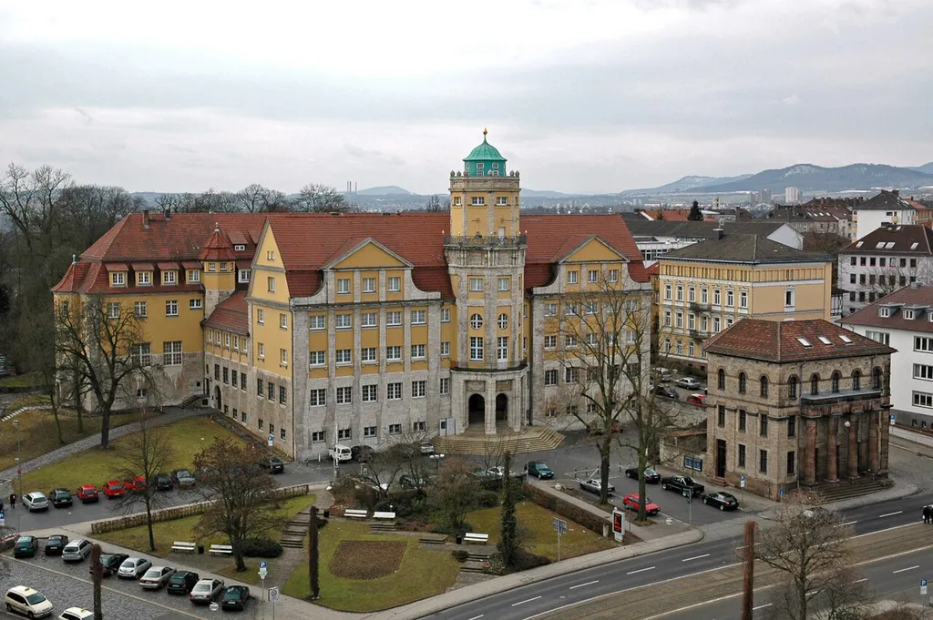 Beschreibung: Hessisches Landesmuseum Kassel, 2005 Quelle: selbst photografiert Fotograf oder Zeichner: Hafenbar 21:35, 27. Mär 2005 Hafenbar 1504 x 1000 (735361 Byte)