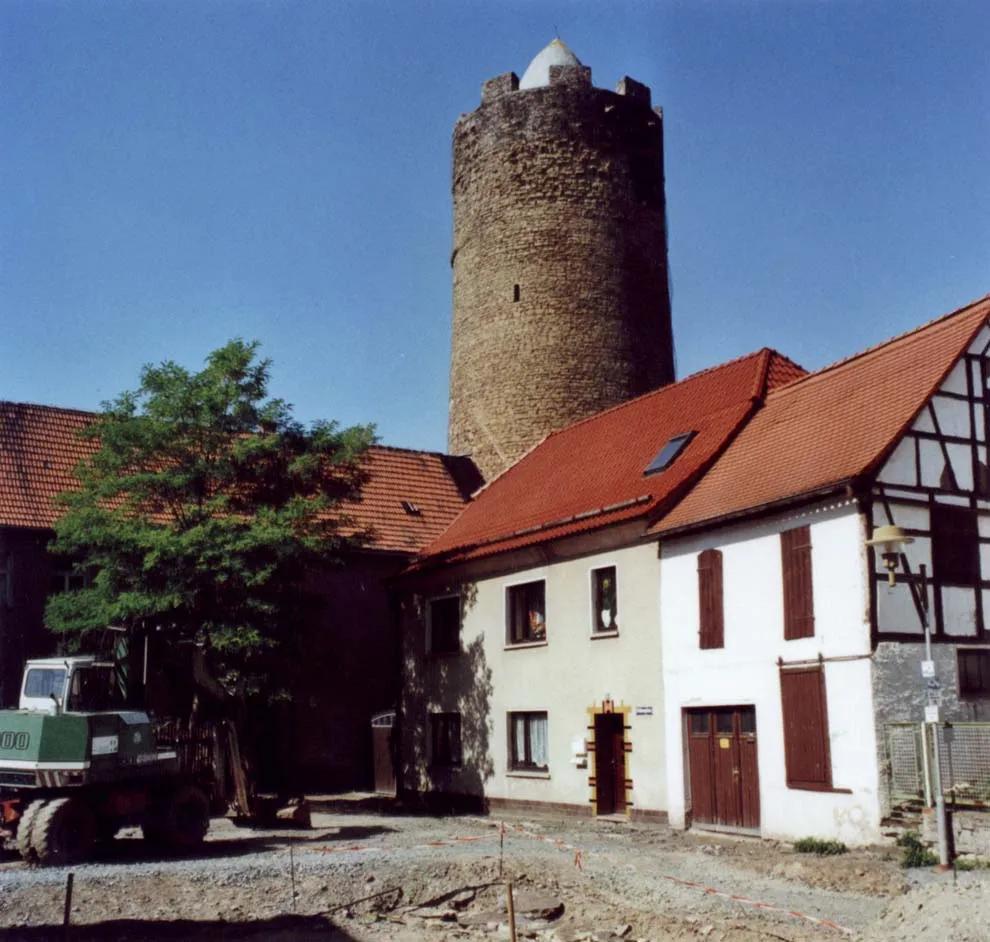 Burg Triptis, Bergfried vom Stadtzentrum aus,