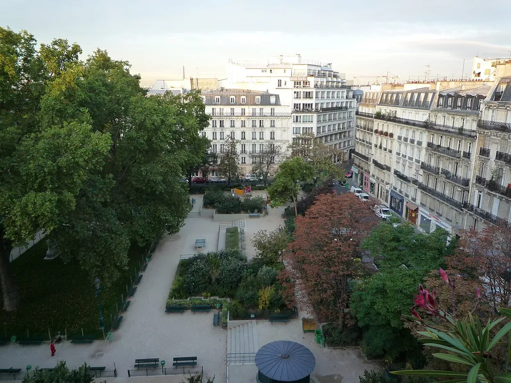 Montholon square from the 6, Pierre Sémard street