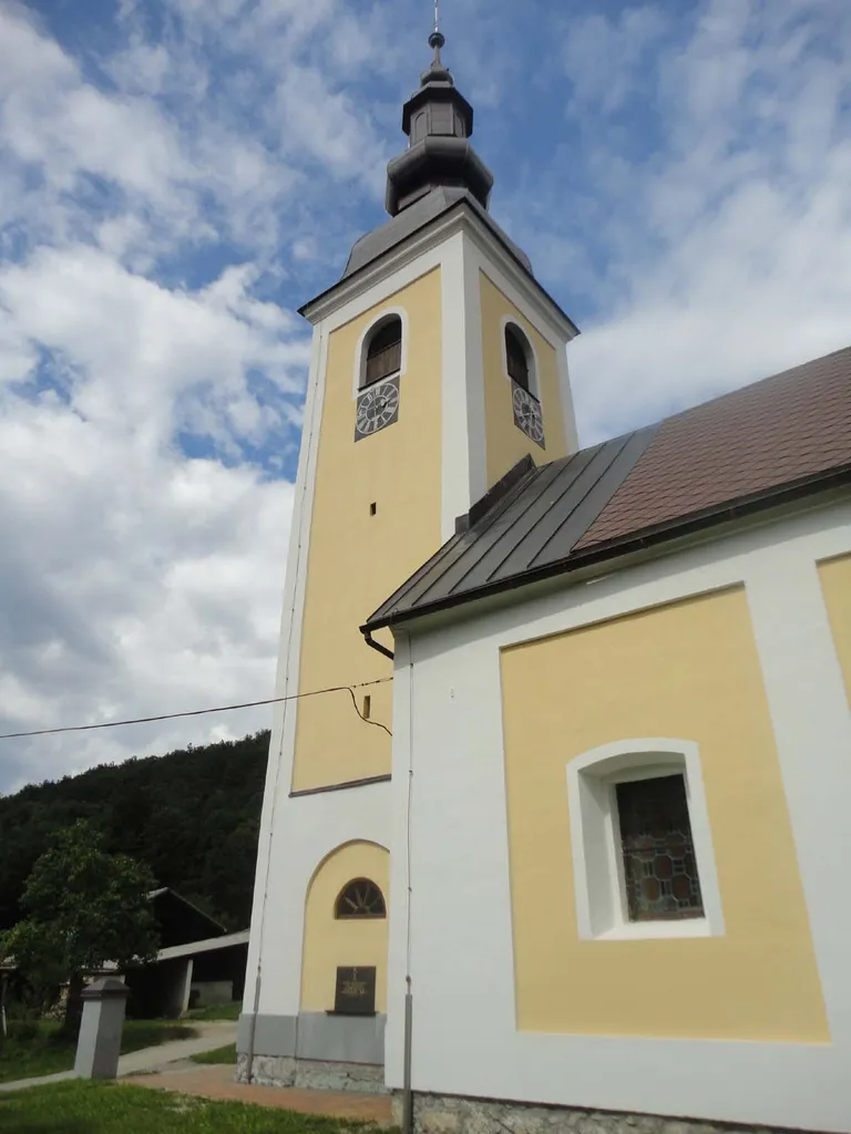Cerkev v Kočevskih Poljanah