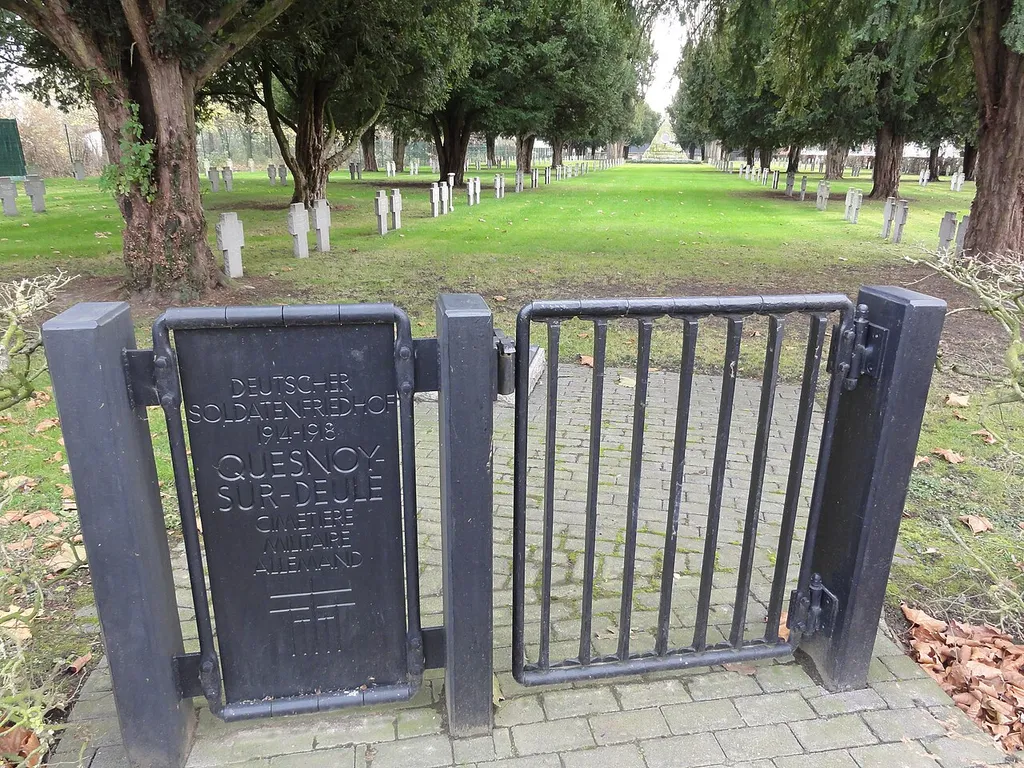 Deutscher Soldatenfriedhof Quesnoy-sur-Deûle in Quesnoy-sur-Deûle