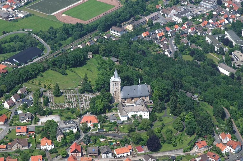 Fotoflug Sauerland-Ost, Stiftskirche Ss. Petrus und Paulus Obermarsberg (im Hintergrund Niedermarsberg) The production, editing or release of this file was supported by the Community-Budget of Wikimedia Deutschland. To see other files made with the support of Wikimedia Deutschland, please see the category Supported by Wikimedia Deutschland.العربية ∙ বাংলা ∙ Deutsch ∙ English ∙ Esperanto ∙ français ∙ हिन्दी ∙ magyar ∙ Bahasa Indonesia ∙ italiano ∙ 日本語 ∙ македонски ∙ മലയാളം ∙ Bahasa Melayu ∙ Nederlands ∙ português ∙ română ∙ русский ∙ slovenščina ∙ svenska ∙ தமிழ் ∙ українська ∙ 中文 ∙ +/−