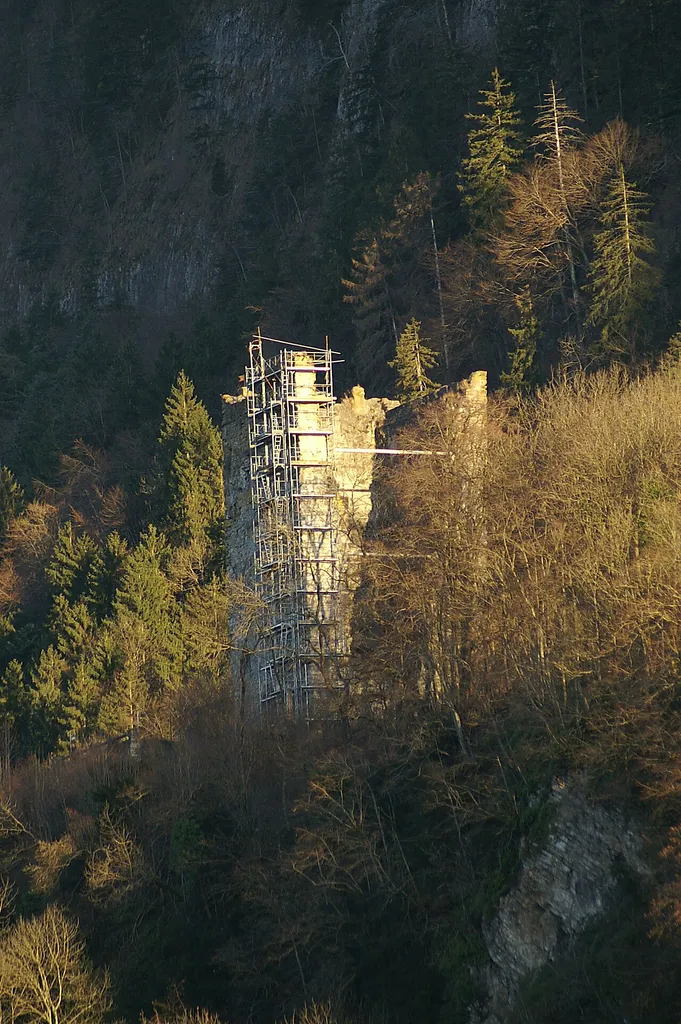 Burgruine Burgruine Neu-Montfort Blick von Götzis, Vorarlberg.
