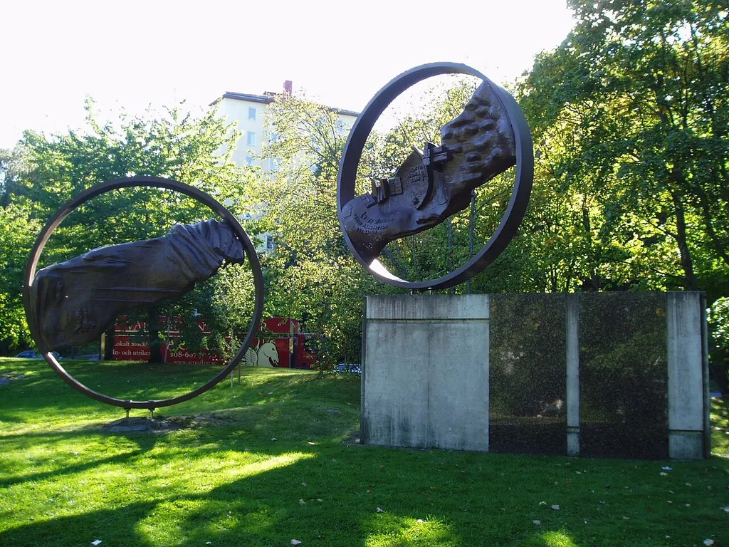 Finlandsmonumentet (the Finland Monument) by Gudrun Eduards (1935—), erected in 1986 in Finlandsparken in Stockholm, Sweden
