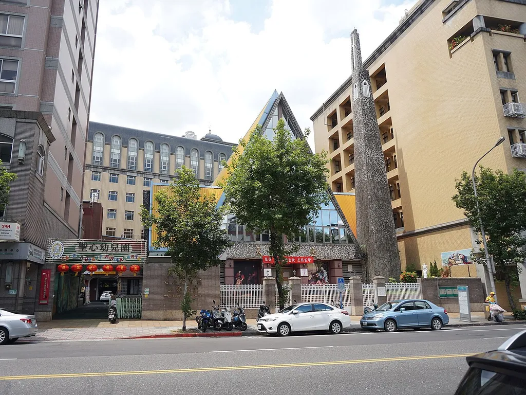 ​天主教台北總教區主教座堂（聖母無原罪主教座堂），地址：臺北市大同區民生西路245號。