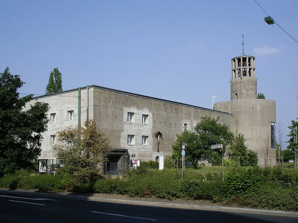 Düsseldorf-Heerdt - Bunkerkirche am Handweiser - Gesamtansicht
