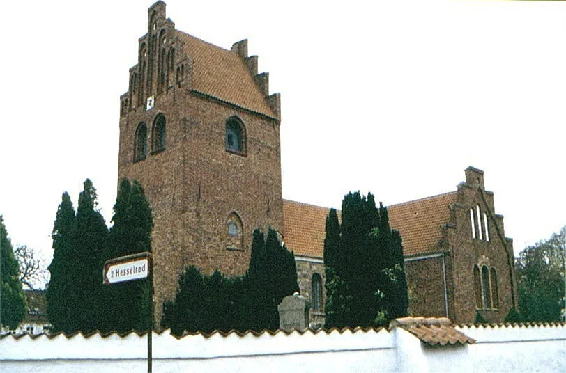 Karlebo Kirke i Danmark. Karlebo kirke