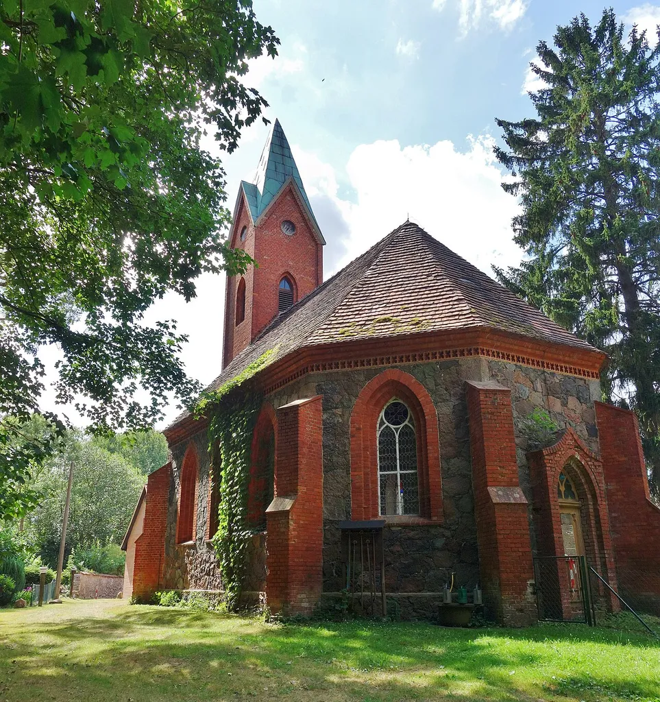 East-south-eastern view of the church in Kraatz , Nordwestuckermark municipality, Uckermark district, Brandenburg state, Germany