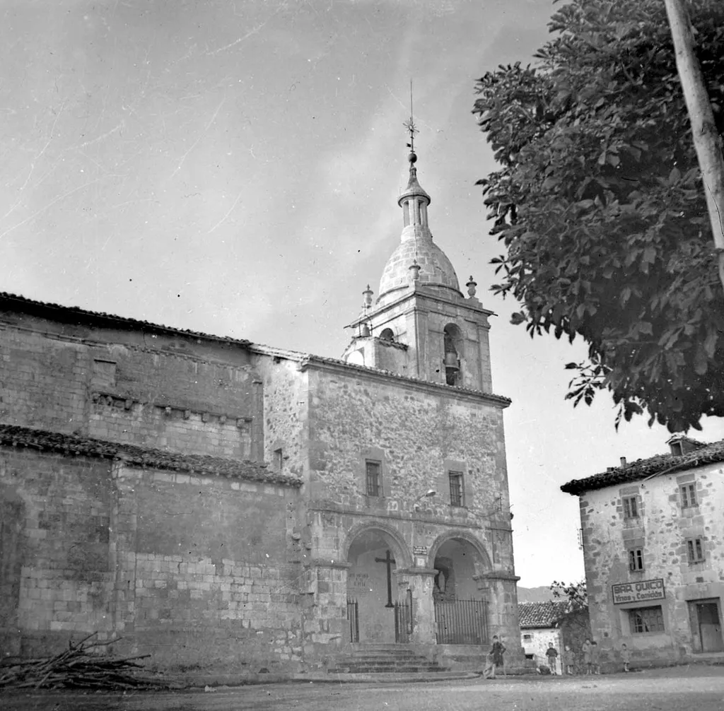Urizaharrako (Araba) Jasokundearen eliza 1958an.