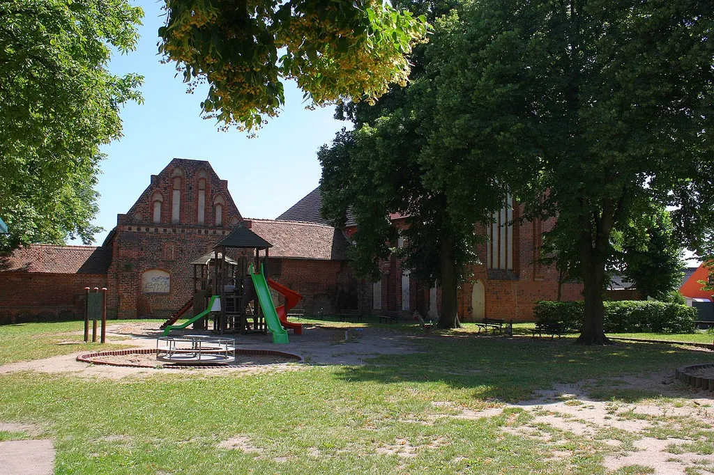 Stadtrundgang Tangermünde - Reste Zisterzienserkloster - heute Wohnhaus mit Scheune
