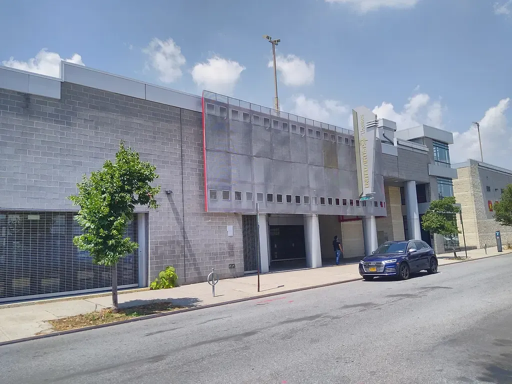 UA Kaufman Astoria Cinema 14