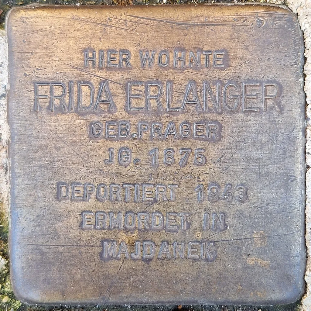 Hier wohnte Frida Erlanger, Geb. Prager, Jg. 1875, deportiert 1943, ermordet in Majdanek