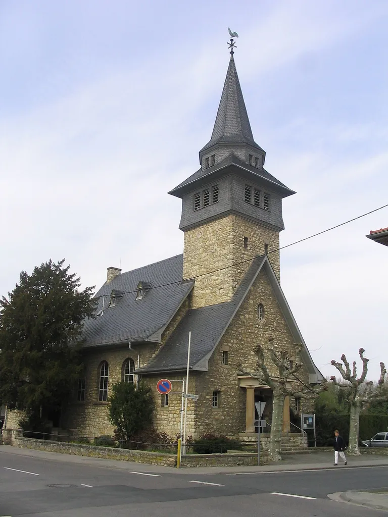 Evangelische Kirche im Ingelheimer Stadtteil Frei-Weinheim (Ingelheim-nord) Aufgenommen am 23.04.2006 von Dr. Hagen Graebner