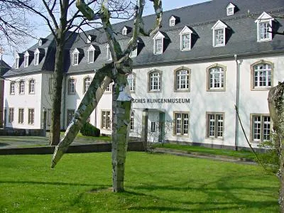 Deutsches Klingenmuseum (Original text: Deutsches Klingenmuseum) Andere Versionen: