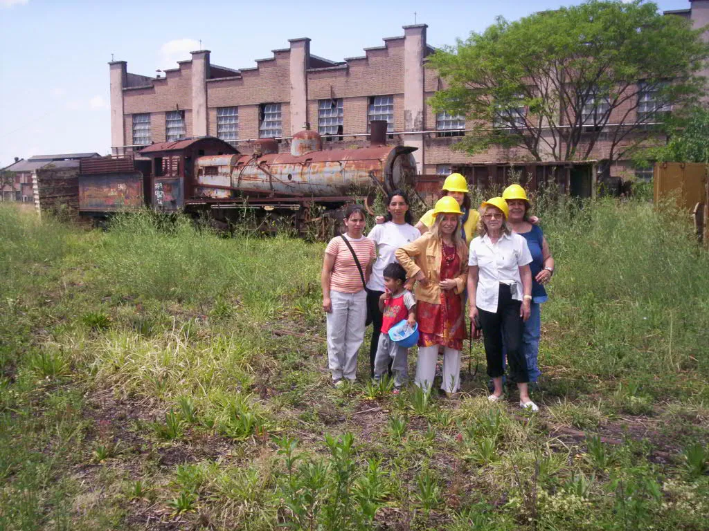 Visita guiada de Turistas, Museo ferroviario de los Talleres de Tafí Viejo ,Tucumán Argentina - Octubre de 2006 Asoc. Amigos del Museo y los Talleres Ferroviarios de Tafi Viejo Arielspinoza@yahoo.com Railway museum: Tafí Viejo railway museum Title Tafí Viejo railway museum Instance of railway museum Inception 1902 Located in the administrative territorial entity Tafí Viejo