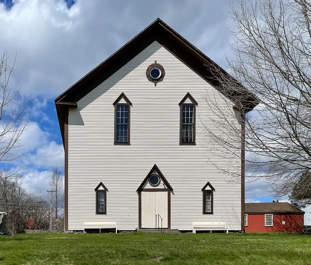 Union Church, 870 East Main Road at Union Street in Portsmouth, Rhode Island