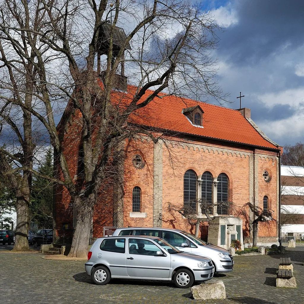 Alte Dorfkirche von Querum, Braunschweig, Hinter der Kirche 3