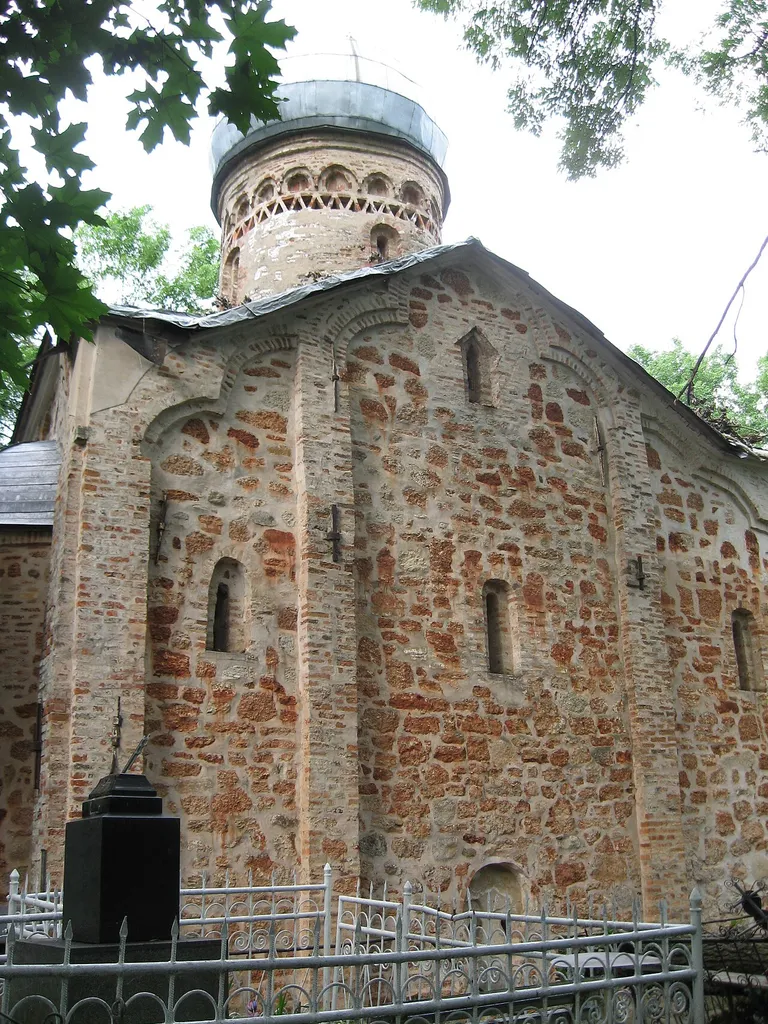Церковь Рождества Христова на Кладбище (на Красном поле). Великий Новгород.