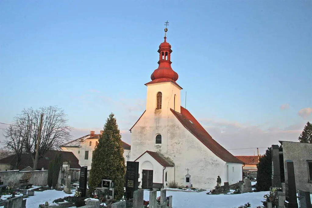 Románský kostel Sv. Petra a Pavla v Kojicích