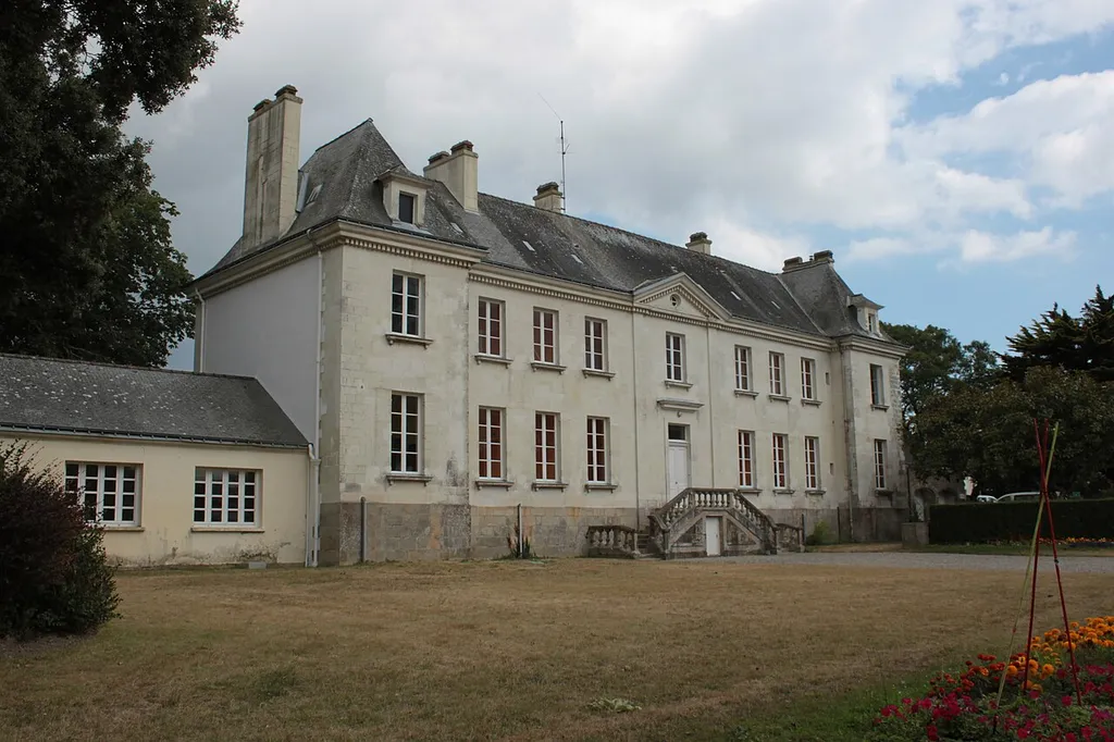 Bâtiment principal de Notre-Dame-de-Prières. Fr-56-Billiers.
