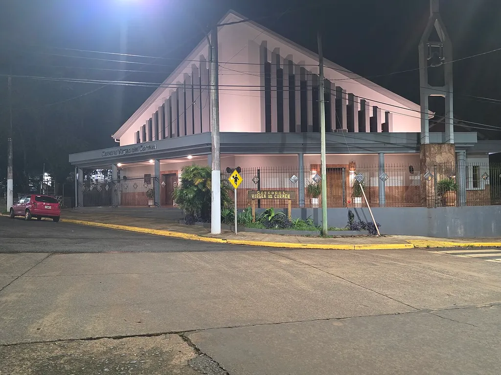 Catedral Virgen del Carmen (Puerto Iguazú, Misiones, Argentina).