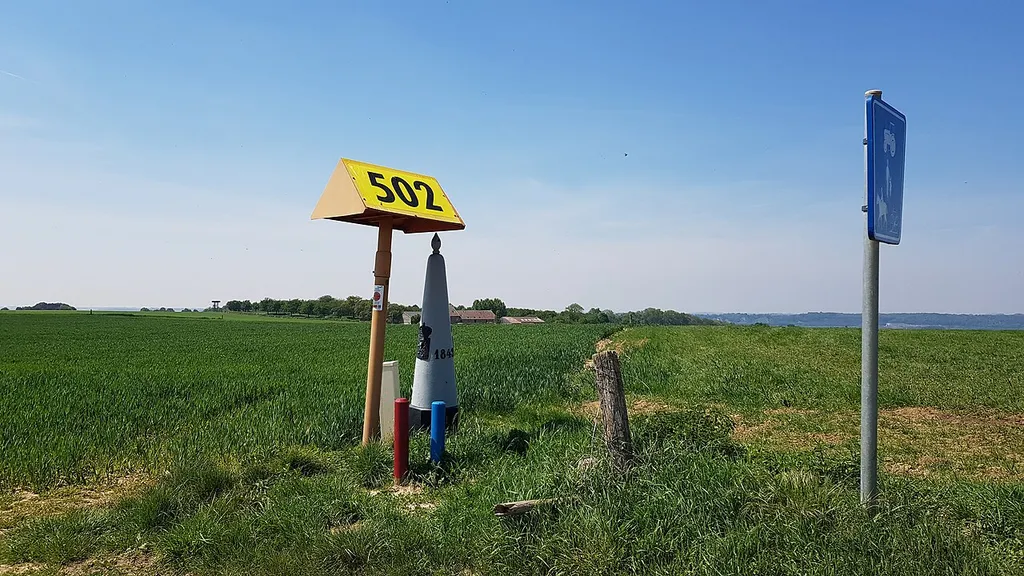 Belgium-Netherlands boundary stone no. 28