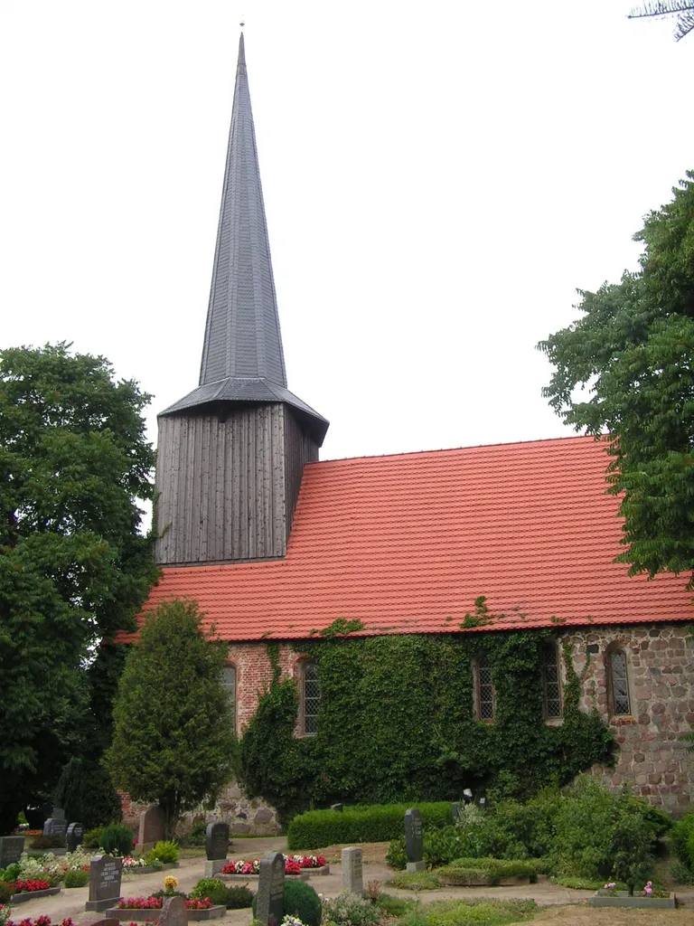 Feldsteinkirche in Leizen