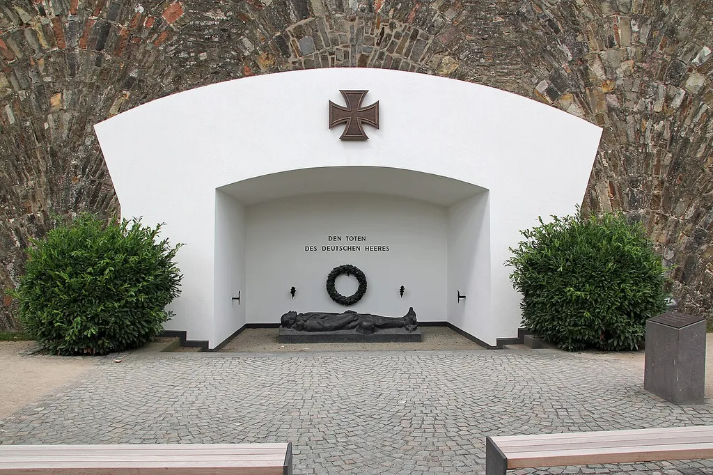 Koblenz im Buga-Jahr 2011 - Das Ehrenmal des Deutschen Heeres auf der Festung Ehrenbreitstein