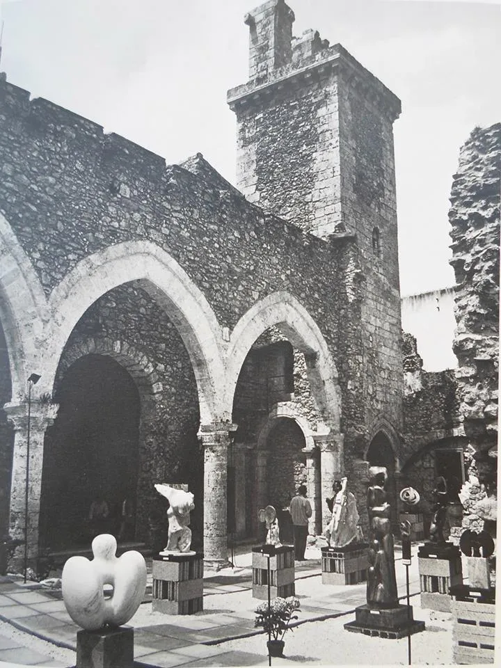 Mostra di Scultura Contemporanea Giacomo Serpotta - Ex-Chiesa dell'Annunziata, Alcamo (1986). Organizzata dall'associazione artistica Artecentro.