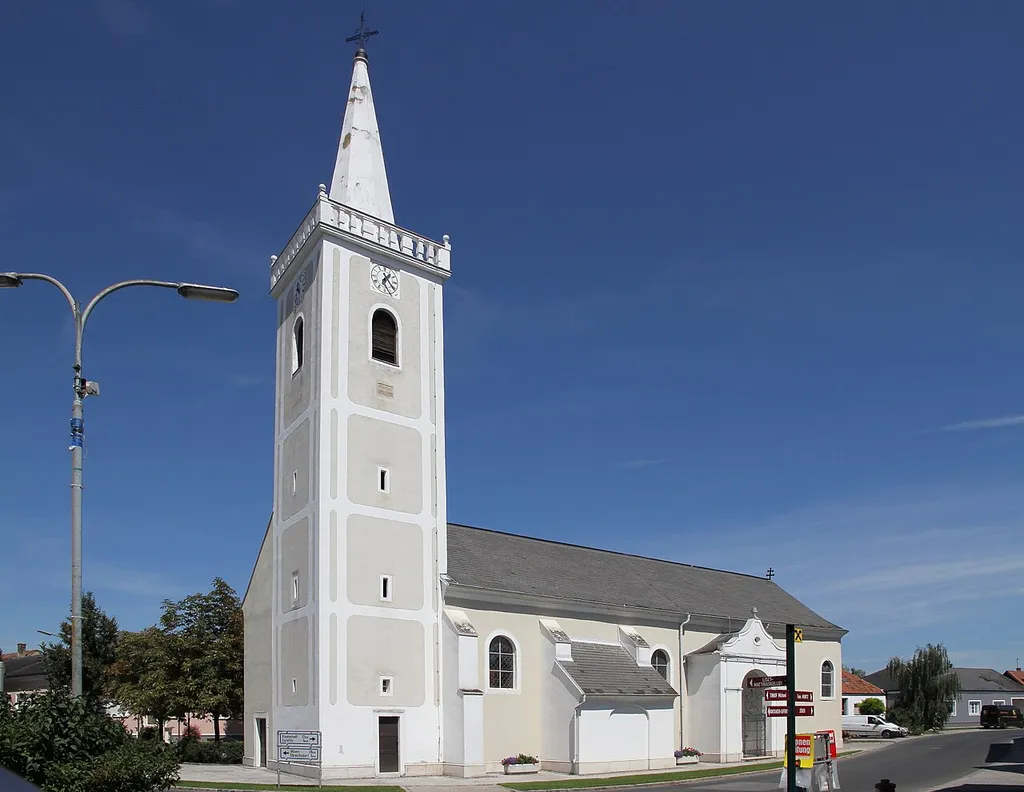 Die kath. Pfarrkirche hl. Maria Magdalena in der burgenländischen Gemeinde Leithaprodersdorf.