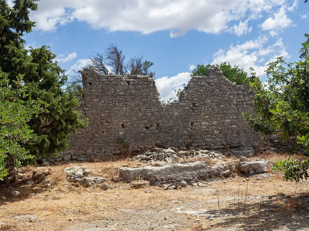 Part of the now ruined castle at Kastri Mylopotamou.