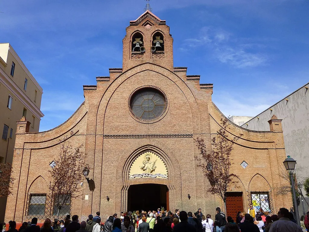 Iglesia de San Ramón Nonato, en Puente de Vallecas, Madrid