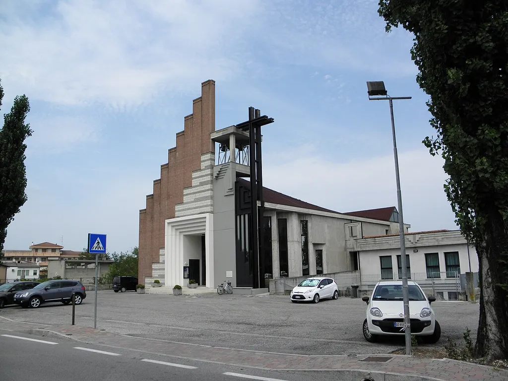 Brondolo, frazione di Chioggia: la chiesa parrocchiale di San Michele Arcangelo.