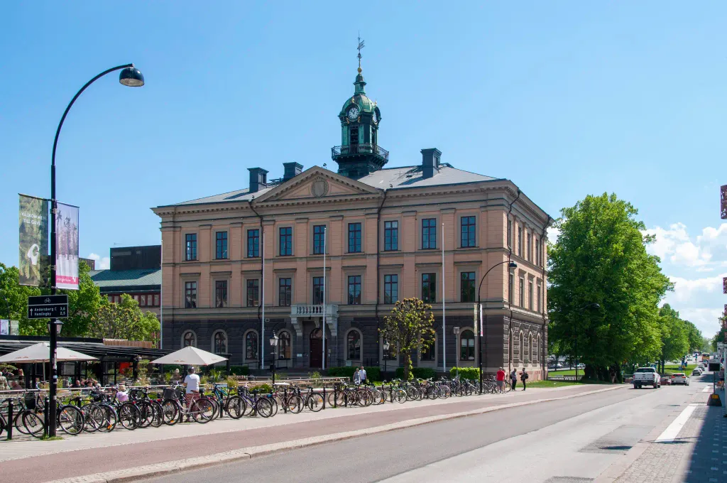 Gävle rådhus uppfört 1784-1790 efter ritningar av arkitekt Carl Fredrik Adelcrantz och landshövding F. A. U. Cronstedt. This is a photo of a building (without protection) in Sweden, number 21400000704418 in the RAÄ buildings database.