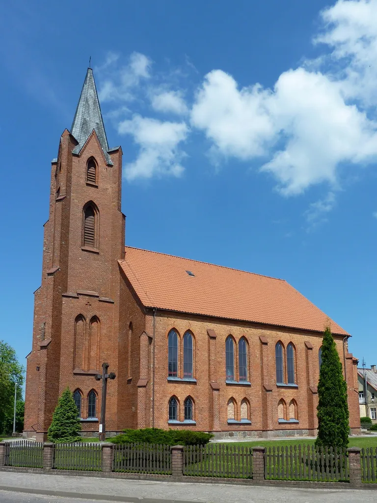 Łebunia - rzymskokatolicki kościół parafialny pw. św. Michała Archanioła, 1870.