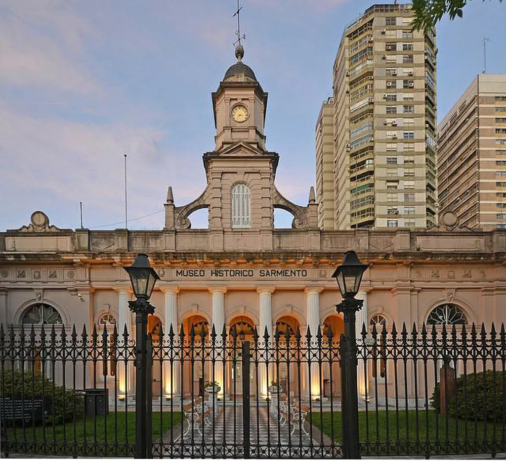 Fachada museo historico Sarmiento