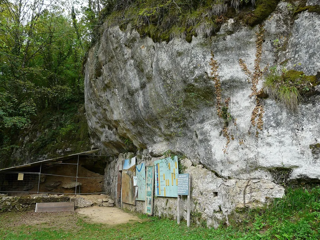 L'abri Reverdit, site préhistorique sur la commune de Sergeac, dans le vallon de Castel Merle, Dordogne, France.