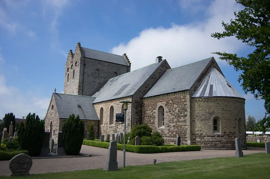 Aa Kirke in Bornholm. Die Kirche wurde um 1150 erbaut.