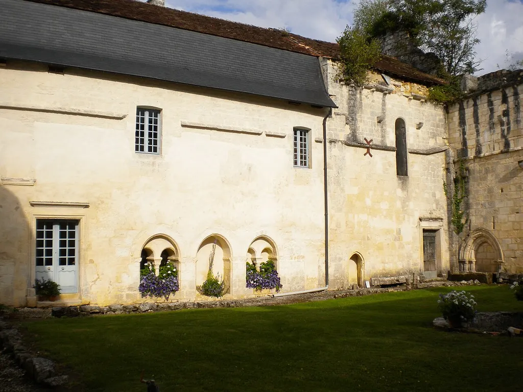 East wing of the Grosbot Abbey, taken from the cloister. The two arcuate windows with the door in the middle stem from the original chapter house. On the right the northern transept. The east wing was rebuilt during the 17th century.