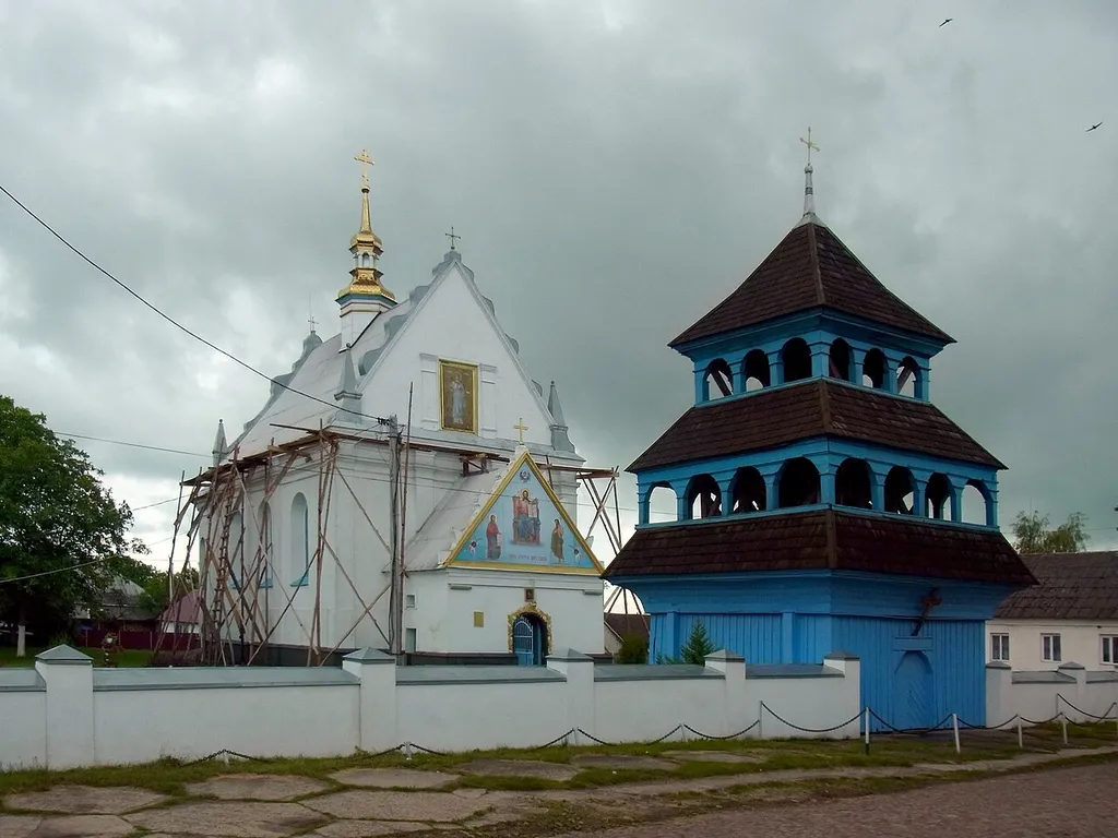Церква Св. Параскеви (мур.) (1723 рік) - загальний вигляд з дзвіницею - Луків Турійський район Волинська область Україна