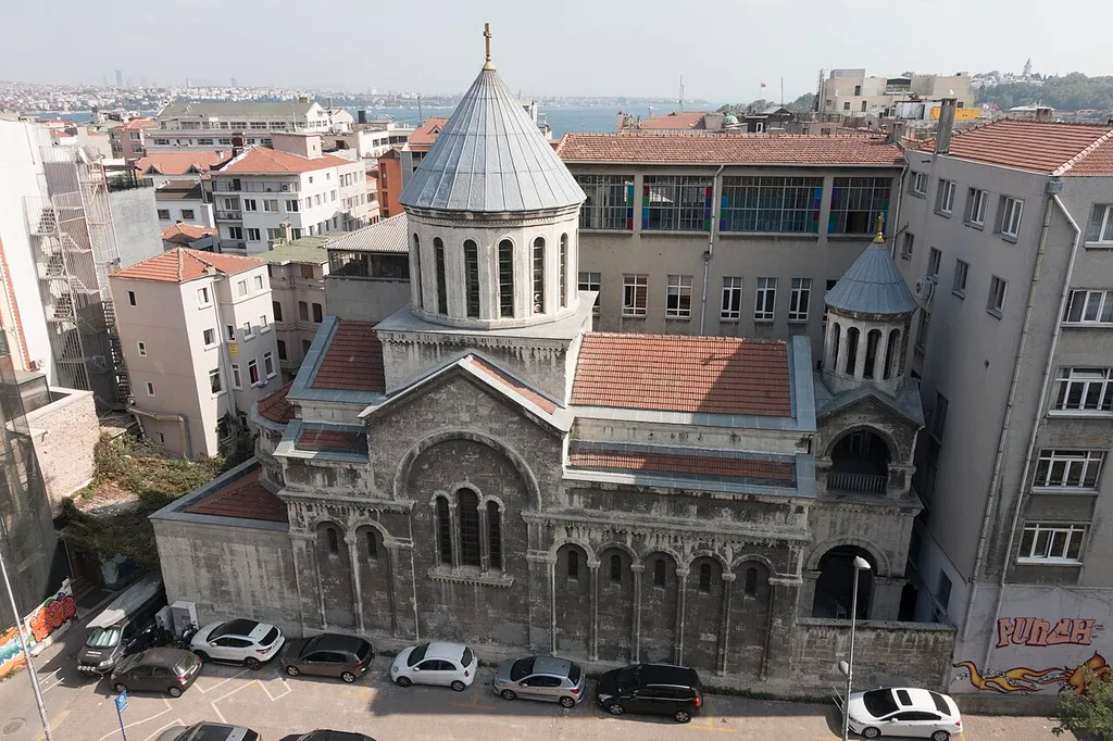 During a Istanbul Bienali a building opposite could be visited. This is the result.