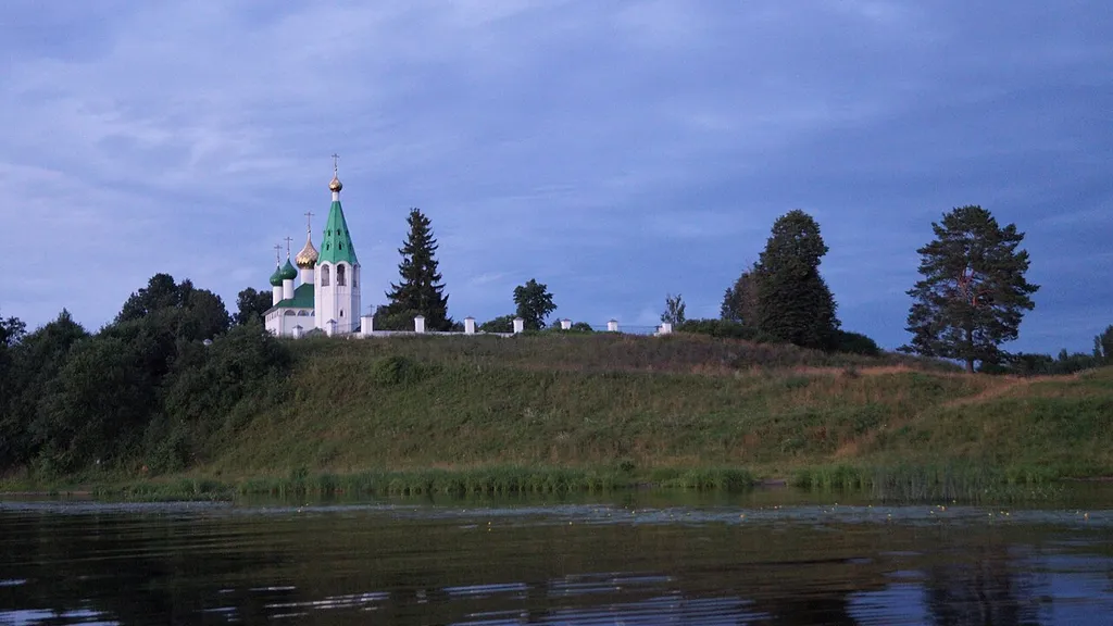 Церковь Введения с колокольней: Введенское, Некрасовский район, Ярославская область
