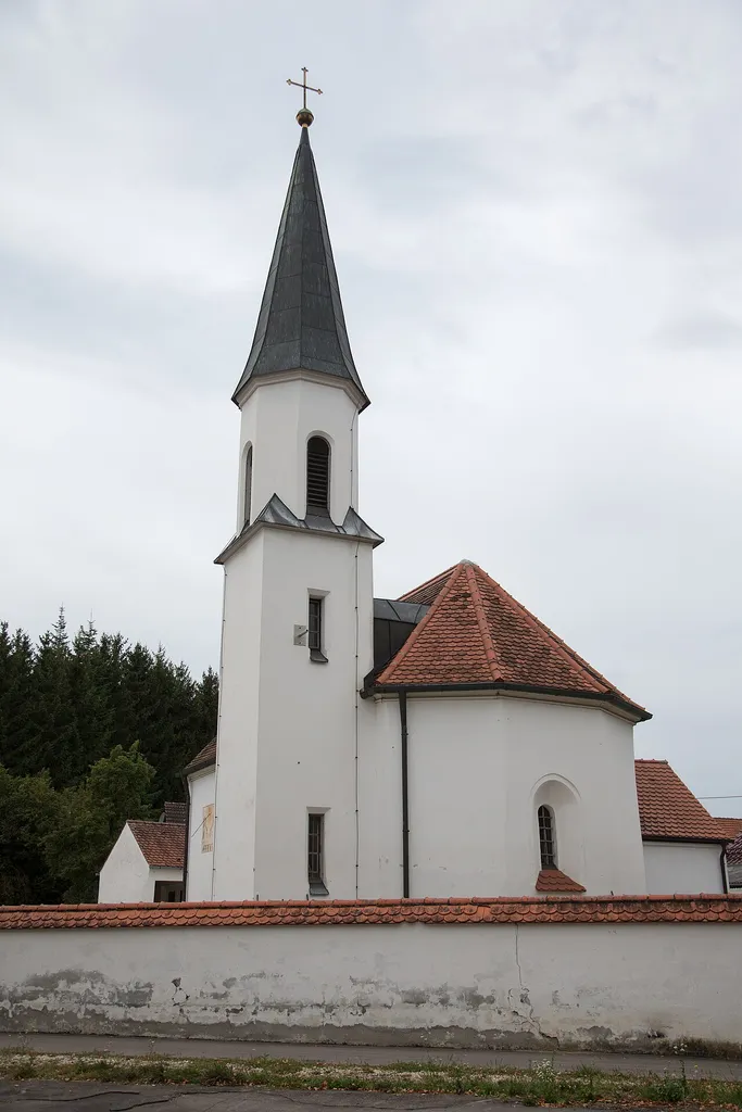 This is a photograph of an architectural monument.It is on the list of cultural monuments of Bayern, no. D-1-86-147-22.