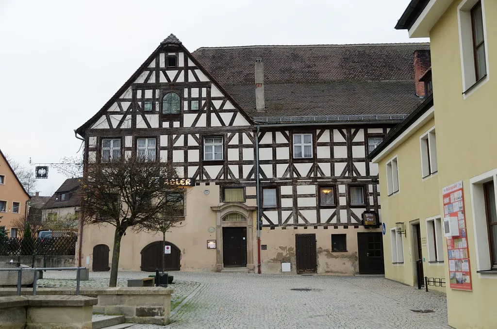 Heilsbronn, Kammereckerplatz 3