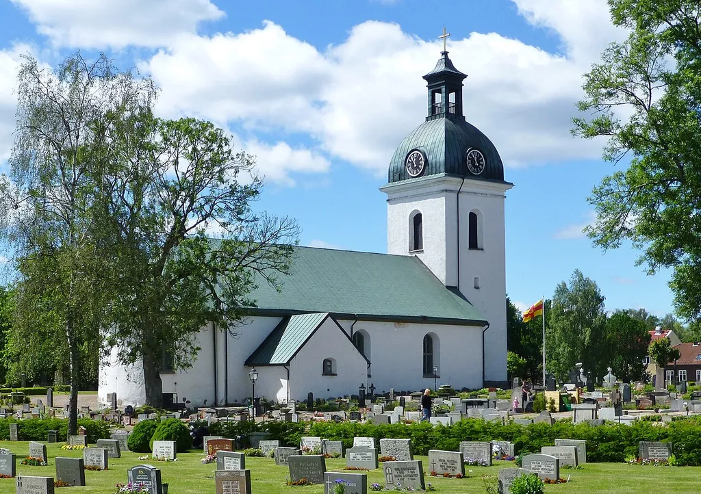 ÅsedaChurch.The oldest part of the present Church are the sacristy, built in the 12th century. The nave was built in the late 15th century or early 16th century. During the 17th century, the church underwent exterior and interior renovations.The major renovation which gave the Church the appearance it has today took place in 1796 – 1803 after plans by Carl Fredrik Adelcrantz.