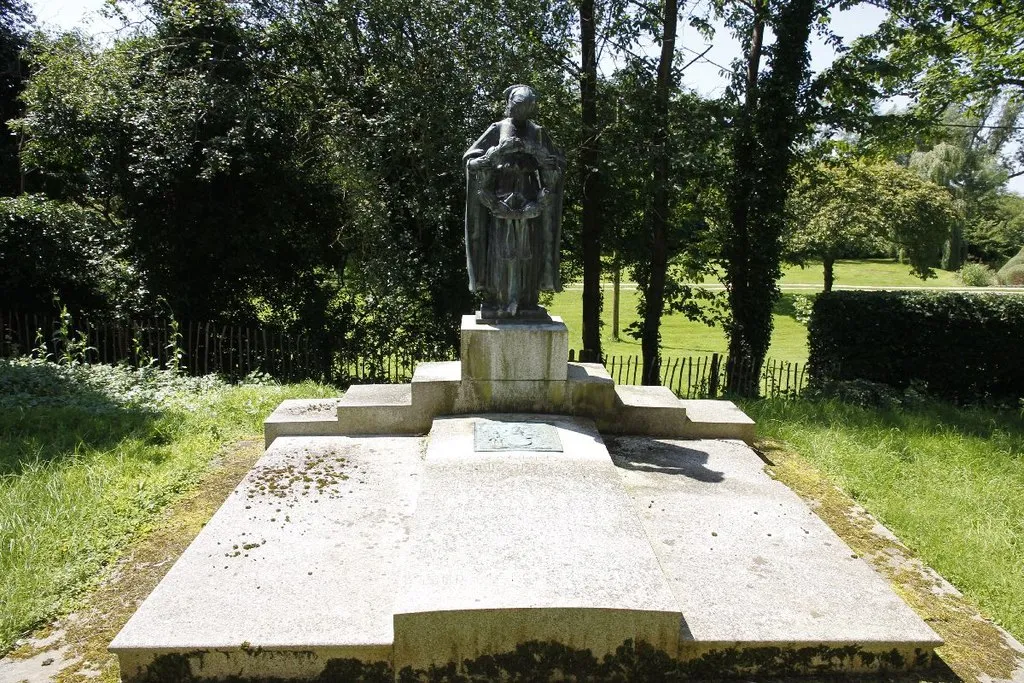 An impressive grave