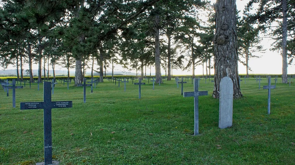 Loivre, cimetière allemand de soldats de la Première guerre mondiale.